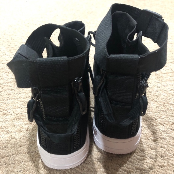 Nike SF- Air Force 1- mid GS - Picture 2 of 7